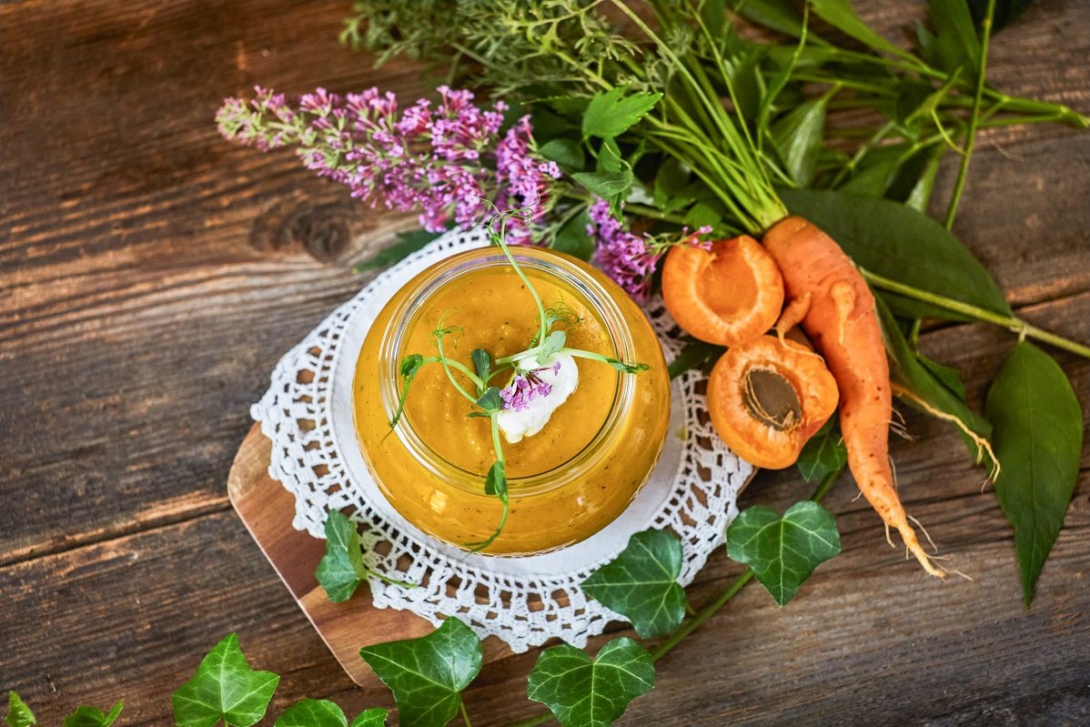 Suppe mit Aprikose und Möhre