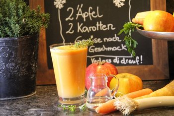 Frisch gepresste Säfte aus Gemüse, Obst und Blattgrün sind ein Energiekick für zwischendurch. Vollgepackt mit jeder Menge an Nährstoffen. Auch Obstmuffel und Kinder lieben die bunten Säfte. ©Elisabeth Heidegger/LK Niederösterreich