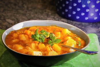 Kartoffelgulasch mit Gemüse