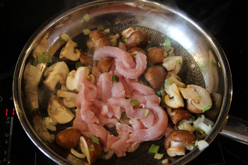 Huhn anbraten ©Elisabeth Heidegger/LK Niederösterreich