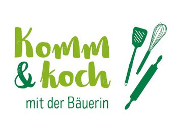 Logo Komm und Koch mit der Bäuerin und Nudelwalker/Nudelholz, Schneebesen und Pfannenwender