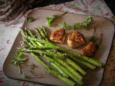 Grüner Spargel – gedünstet mit gebratenem Putenfilet ©Elisabeth Heidegger/LK Niederösterreich
