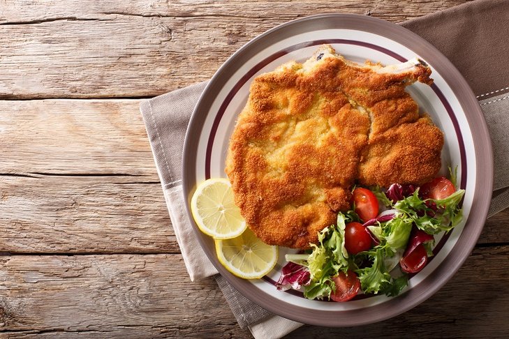 Mailaender_Schnitzel_vom_Kalb_auf_Teller ©FomA/stock.adobe.com.jpg