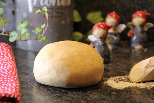 Vanillekipferlteig zu Kugel formen©Elisabeth Heidegger/LK Niederösterreich