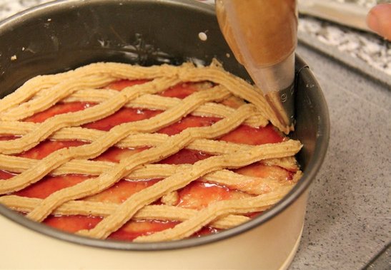 Grammeltorte in der Tortenform