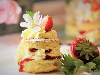 Muttertagstörtchen mit Erdbeere