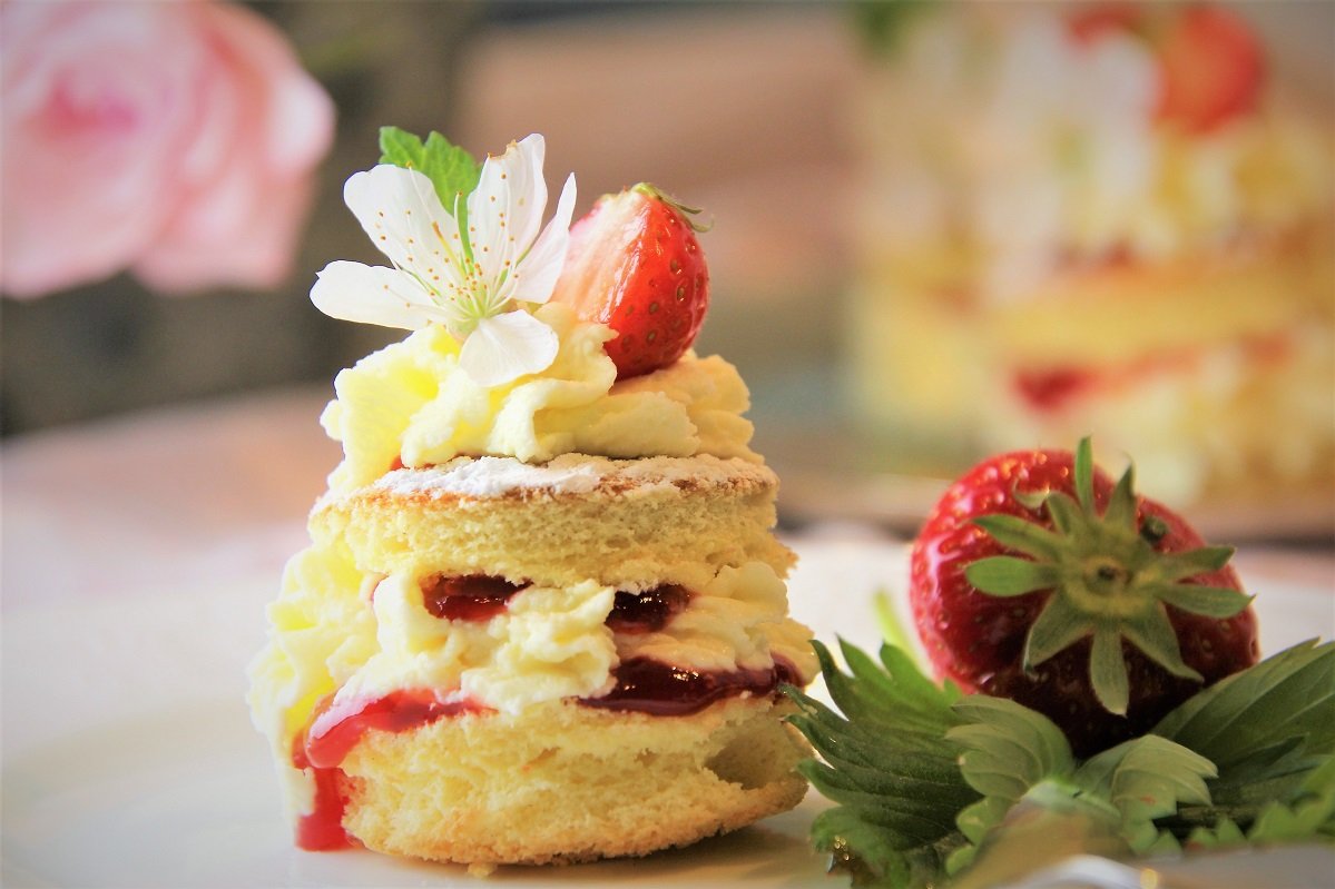 Muttertagstörtchen mit Erdbeere