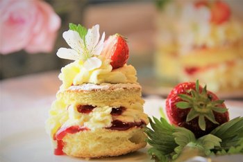 Muttertagstörtchen mit Erdbeere