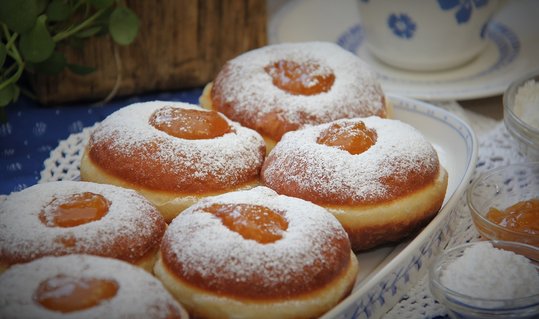 fertiger Bauernkrapfen mit Marillenmarmelade ©Elisabeth Heidegger/LK Niederösterreich