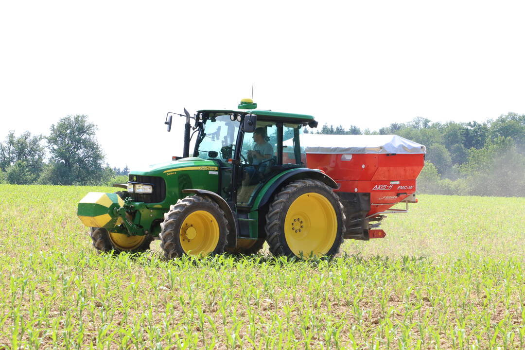 Traktor am Feld
