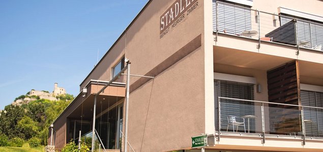 Weingut Stadler – TOP-Heuriger & Gästezimmer Titelbild